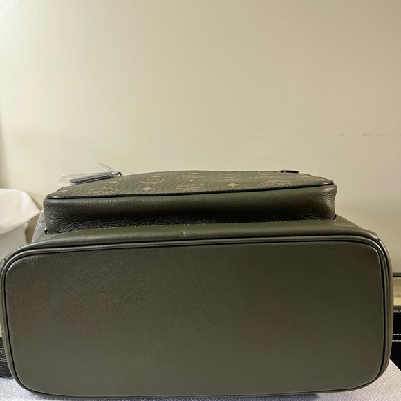 MCM Stark Medium Sea Turtle Visetos Leather Backpack BRAND NEW MP $2,085 CAD - Picture 5 of 6